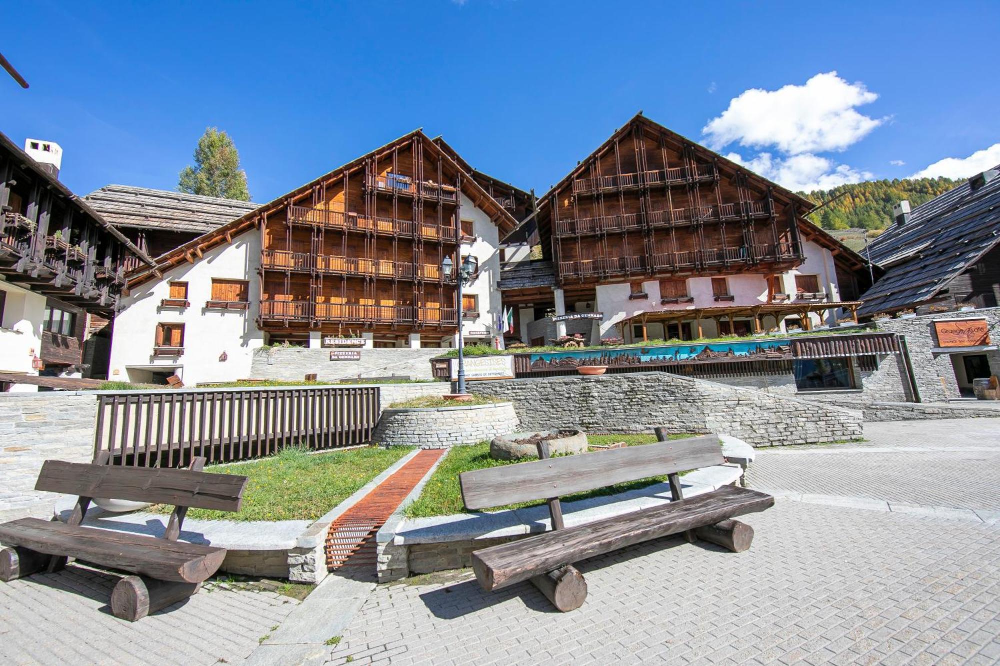 Grange Hike & Ski Sestriere Apartments - Happy Rentals المظهر الخارجي الصورة