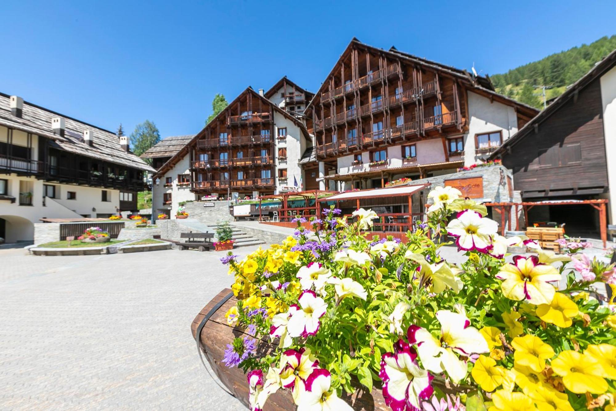 Grange Hike & Ski Sestriere Apartments - Happy Rentals المظهر الخارجي الصورة